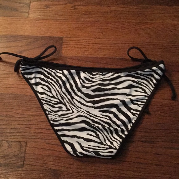 Express Bathing Suit ๐ - Picture 2 of 3